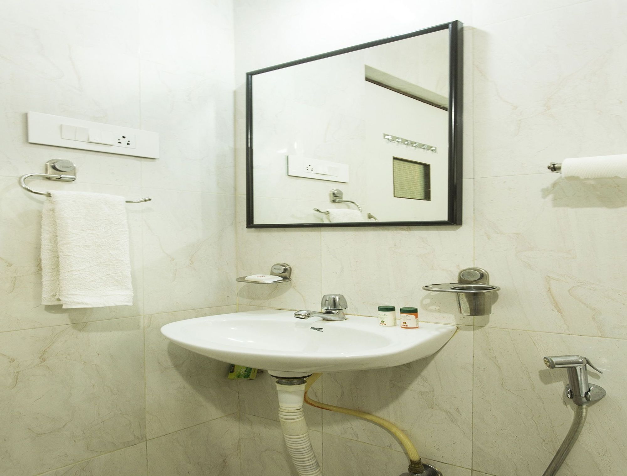 Hotel E Serai Пюн Екстериор снимка